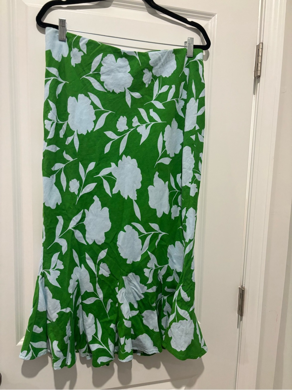 Kate spade Flowy skirt 
Size large
